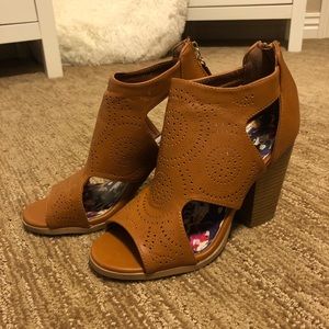 Brown Heeled Sandals - Gently Used 6.5
